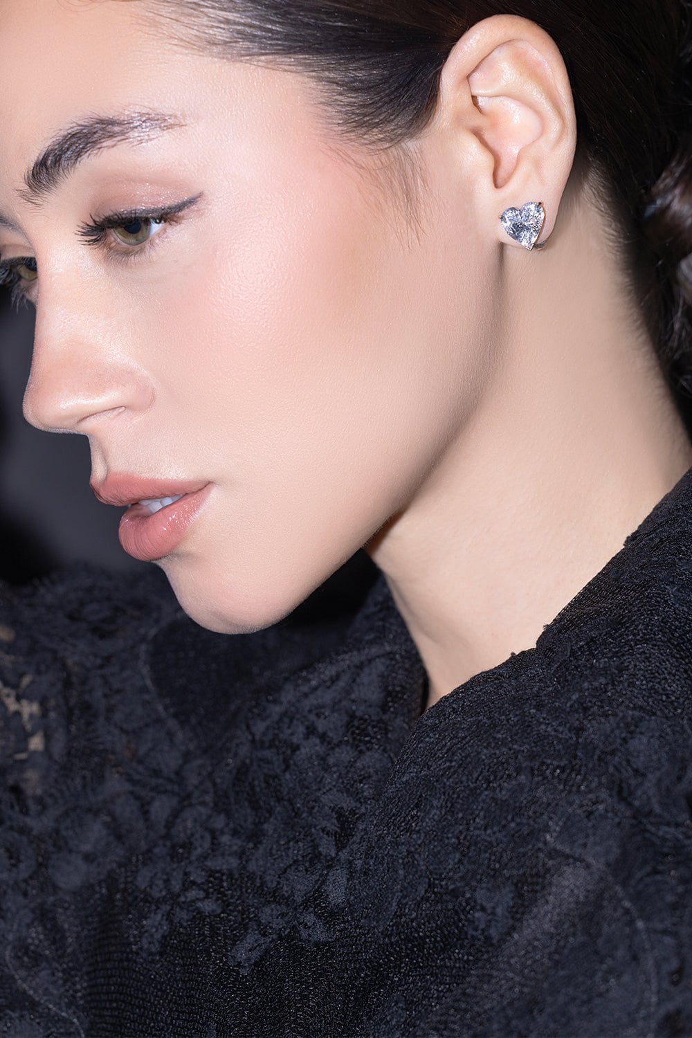 FANTASIA by DESERIO-Heart Stud Earrings-WHITE