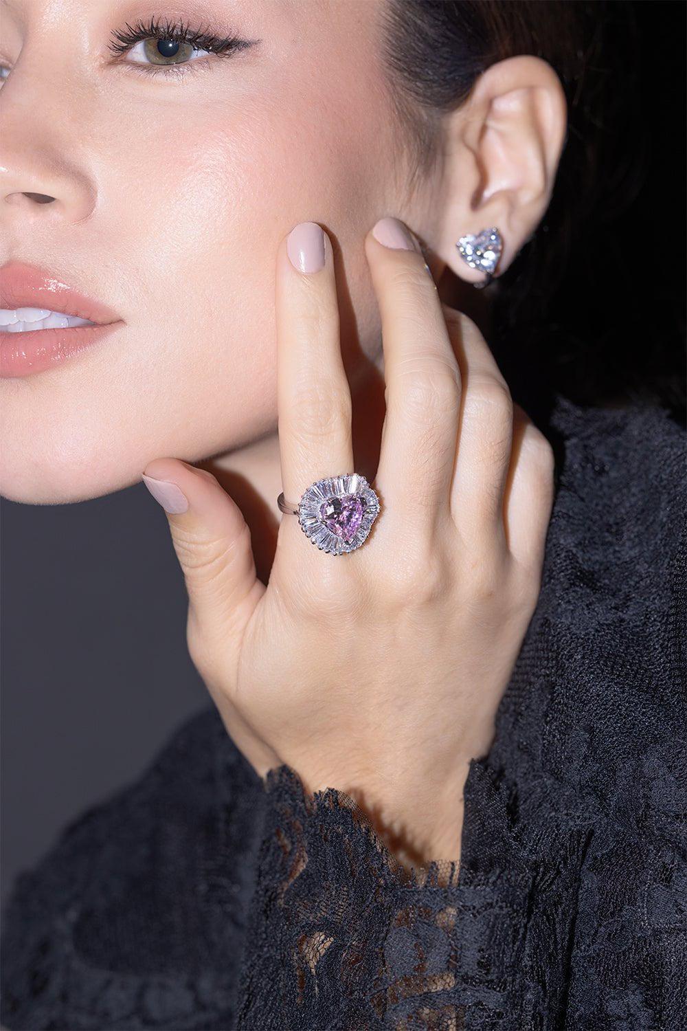 FANTASIA by DESERIO-Pink Heart Center Baguette Ring-WHITE