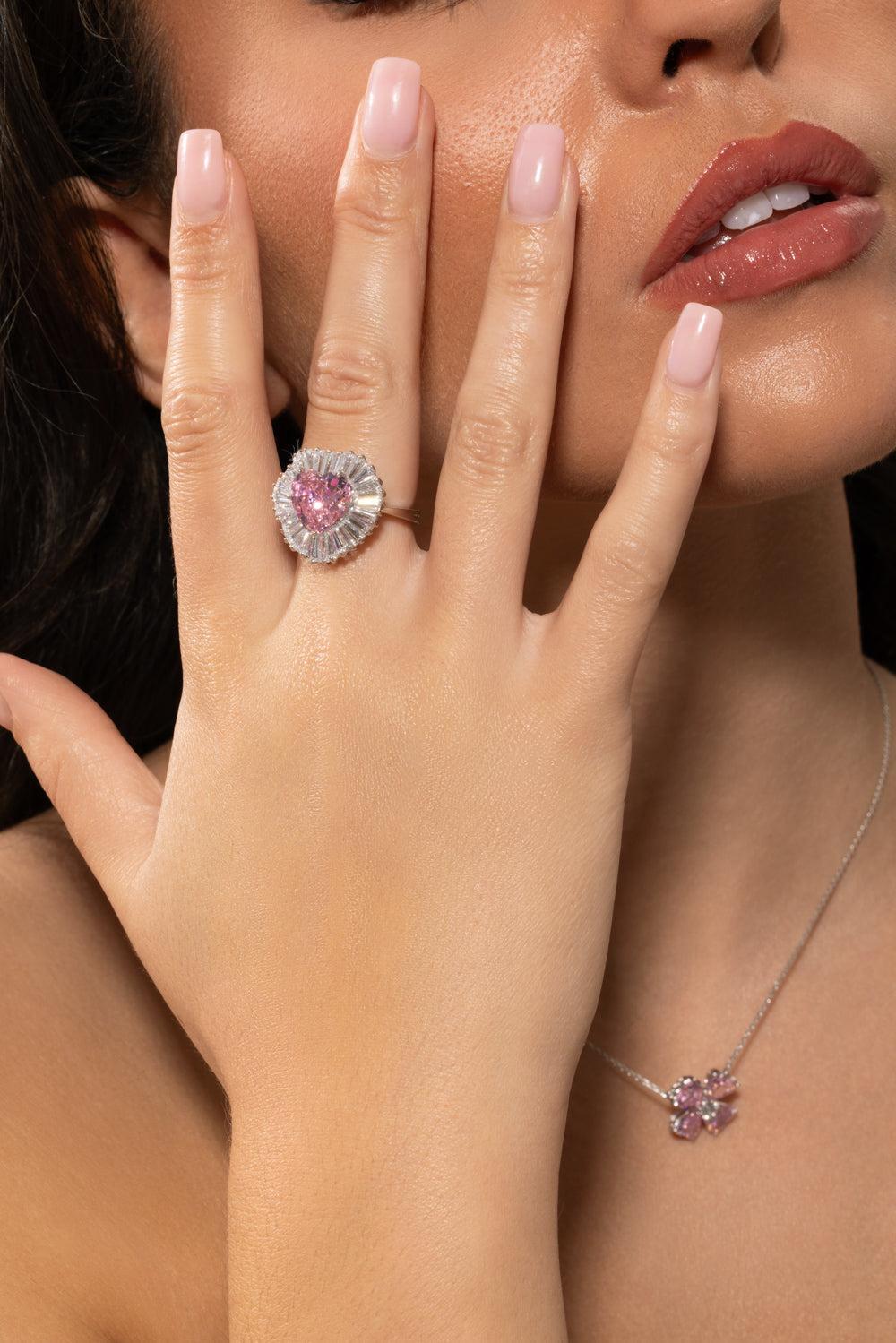 Heart Center Baguette Side Ring-WHITE-6.75-JEWELRYBOUTIQUERING-FANTASIA by DESERIO