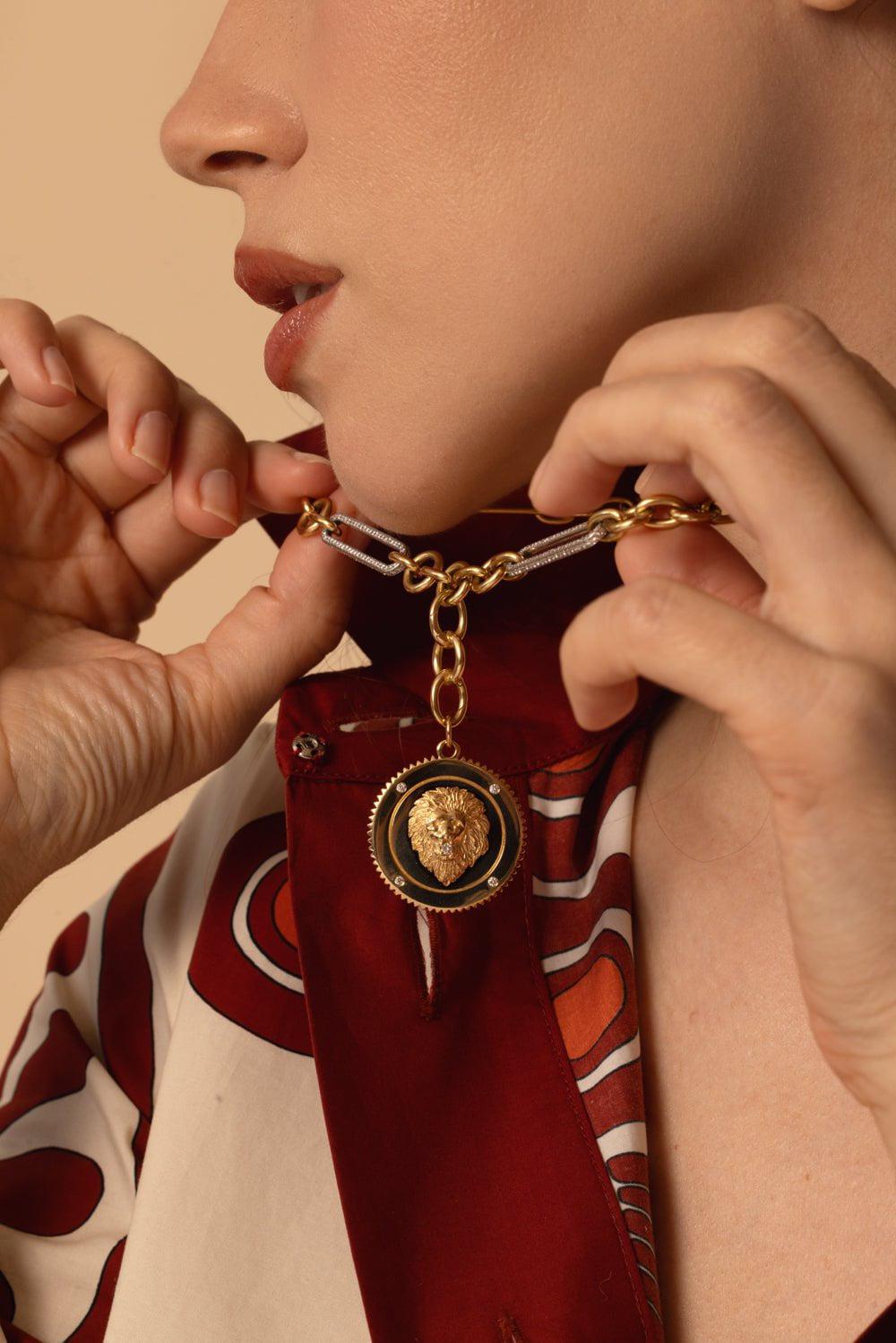 FOUNDRAE-Strength - Large Medallion-YELLOW GOLD