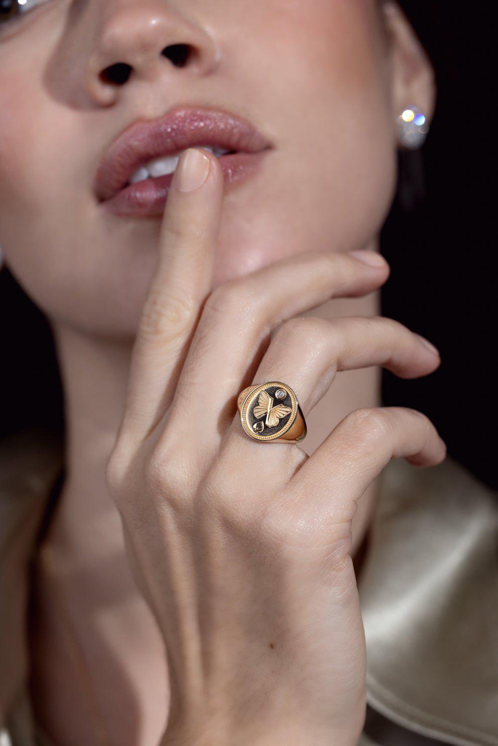 FOUNDRAE-Reverie Signet Ring-YELLOW GOLD
