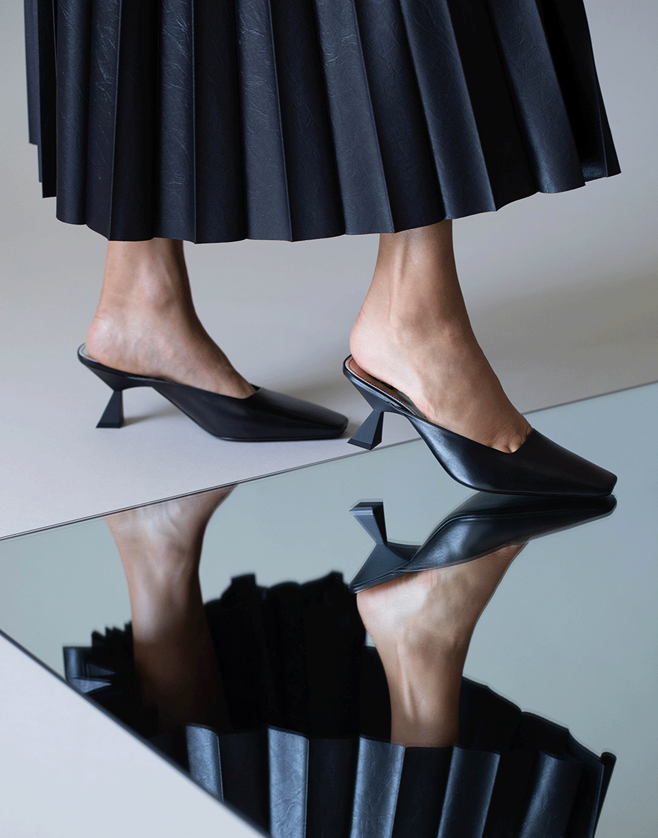 GIVENCHY-Black Look Book Mule-