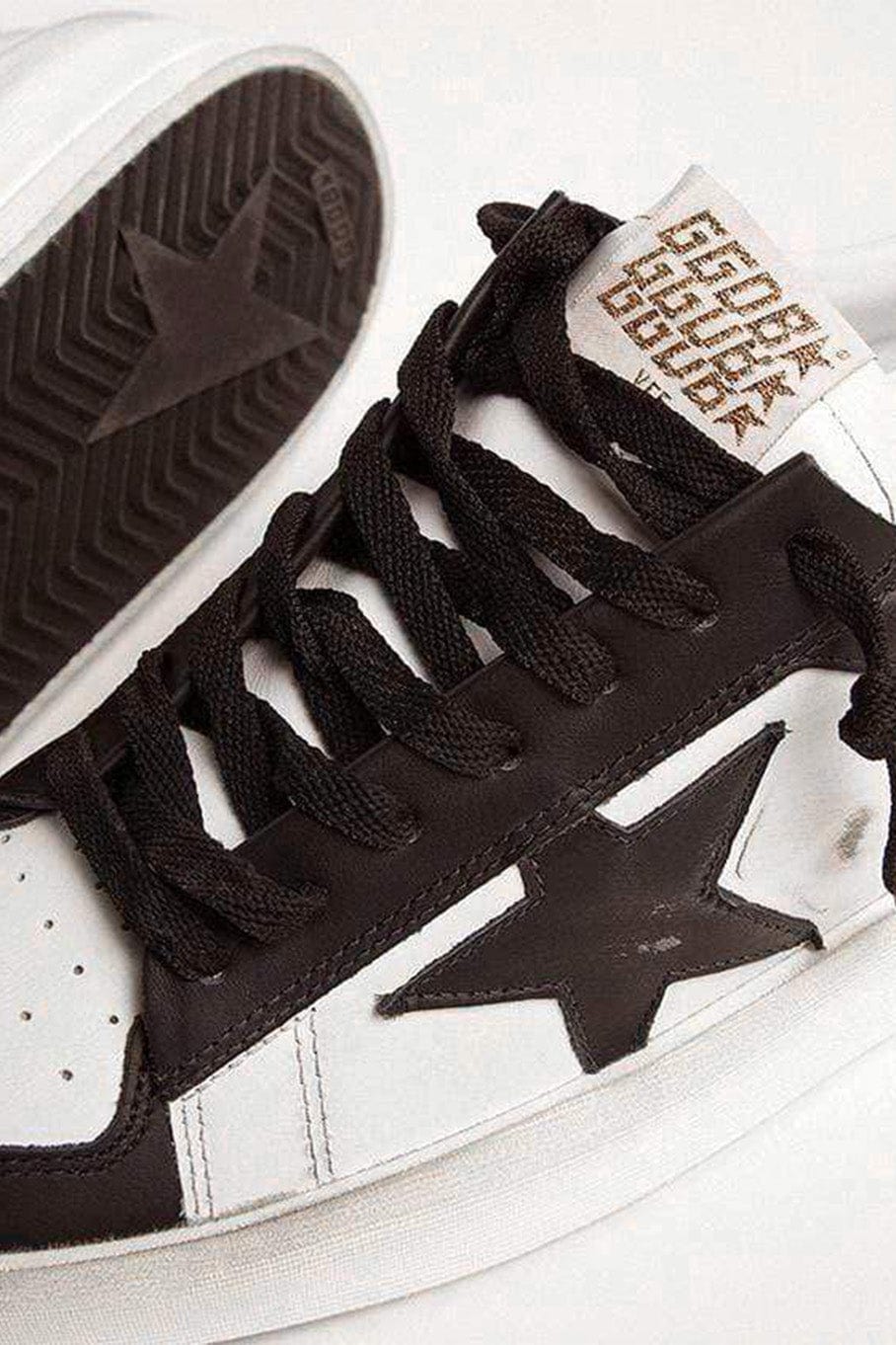 GOLDEN GOOSE-Men's Black and White Leather Stardan Sneaker-