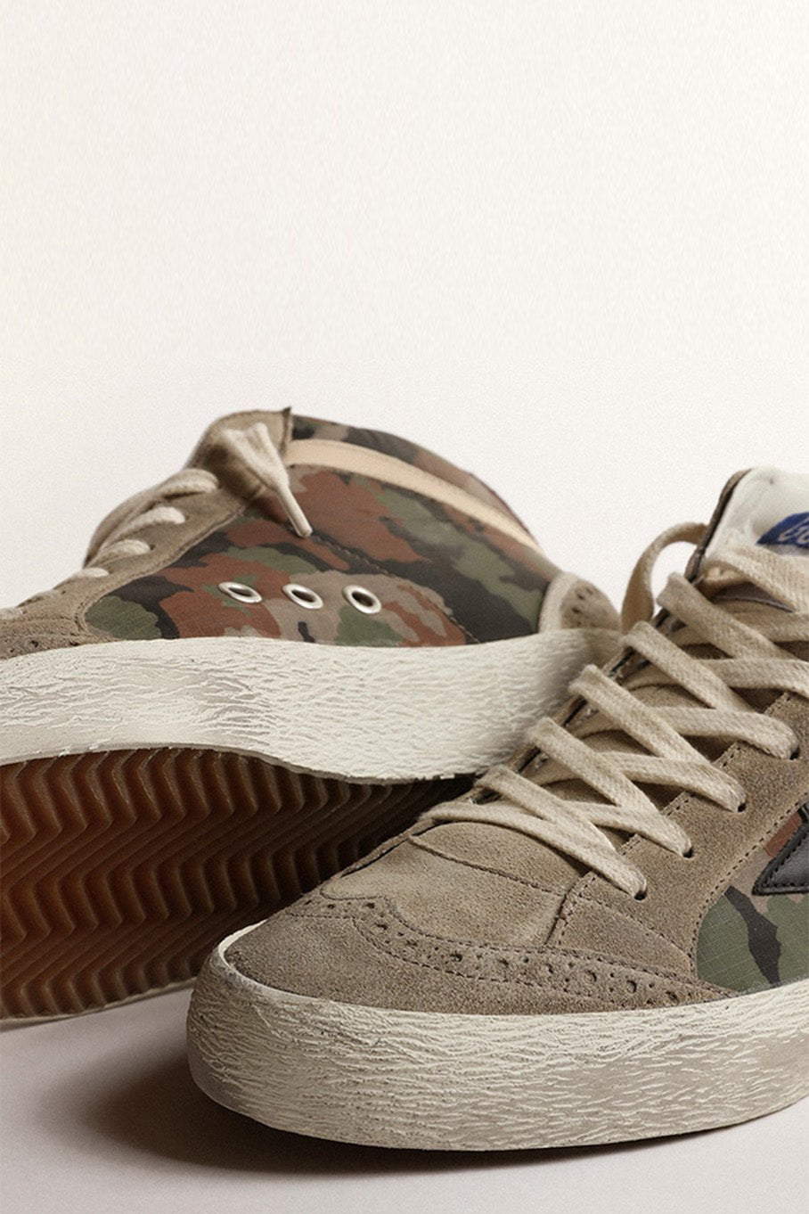 golden goose camo mid star