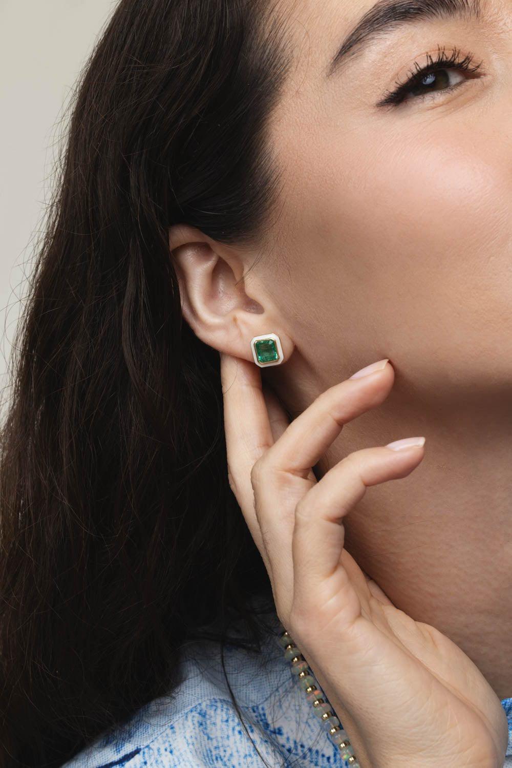 GOSHWARA-Queen Emerald Stud Earrings-YELLOW GOLD