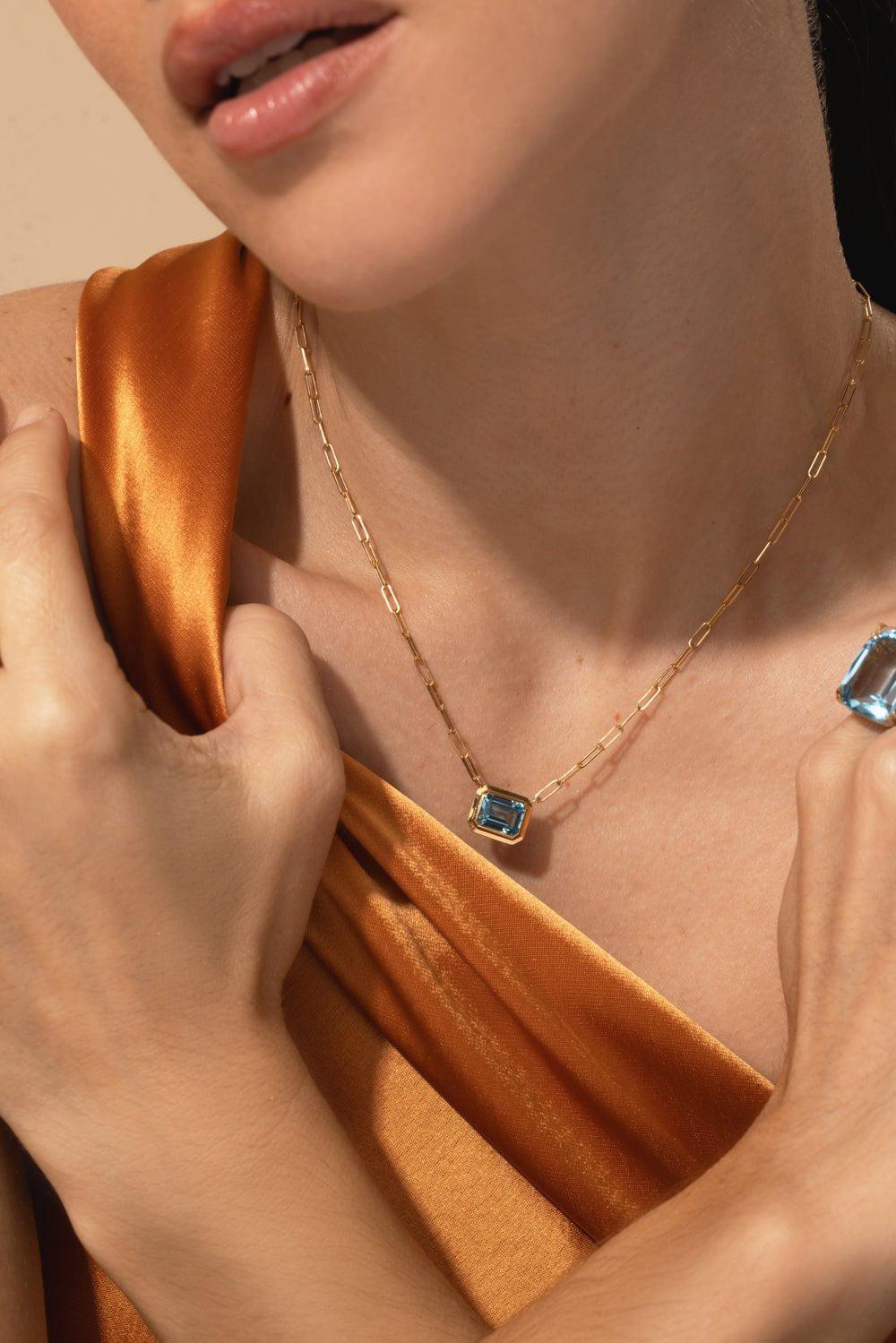 GOSHWARA-Blue Topaz East West Pendant Necklace-YELLOW GOLD