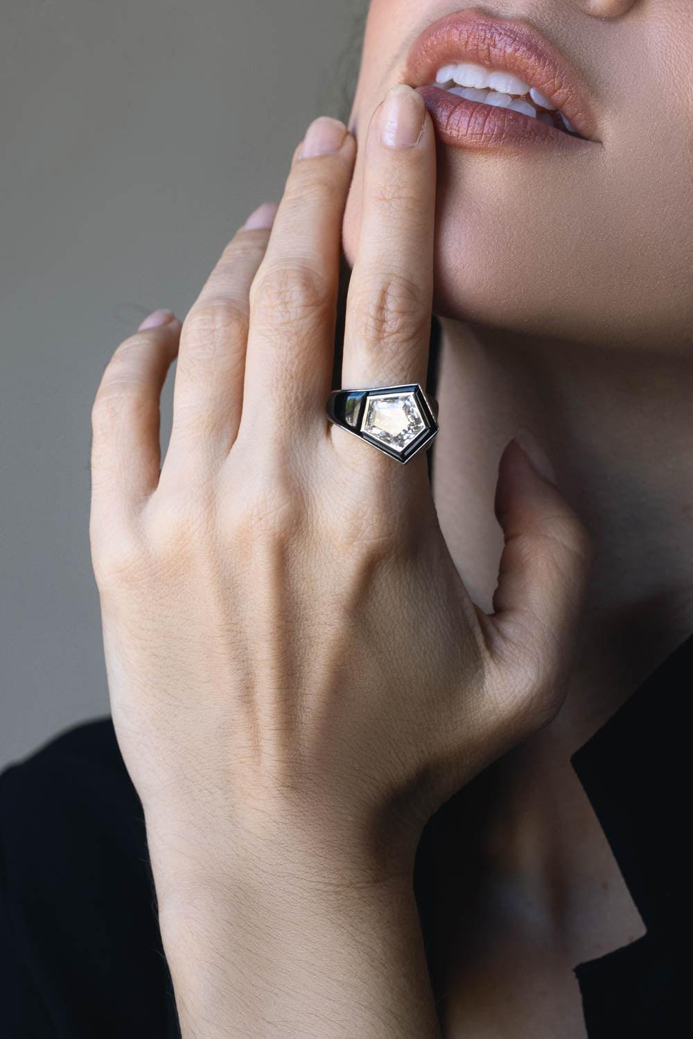 GOSHWARA-G-One Diamond Black Shield Ring-PLATINUM