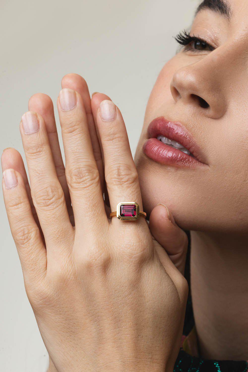 GOSHWARA-Manhattan Garnet Ring-YELLOW GOLD