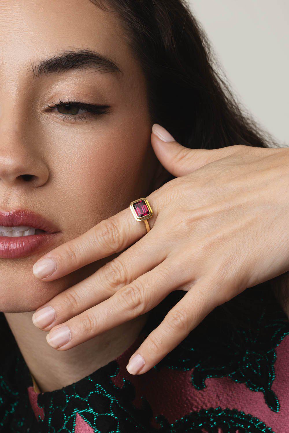 GOSHWARA-Manhattan Garnet Ring-YELLOW GOLD