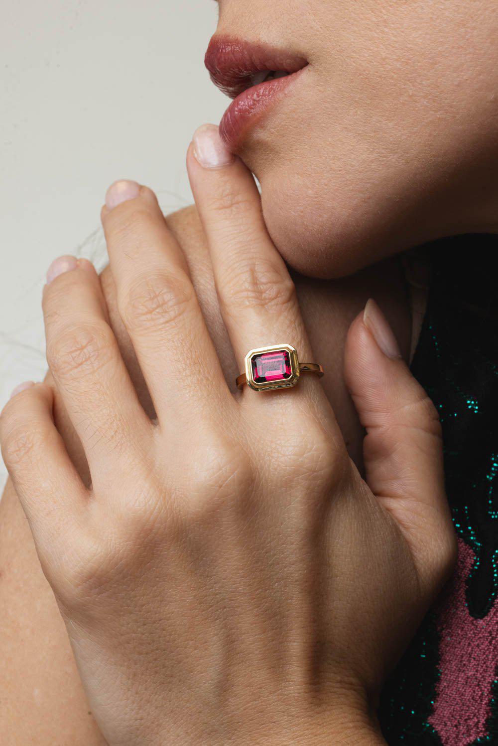 GOSHWARA-Manhattan Garnet Ring-YELLOW GOLD