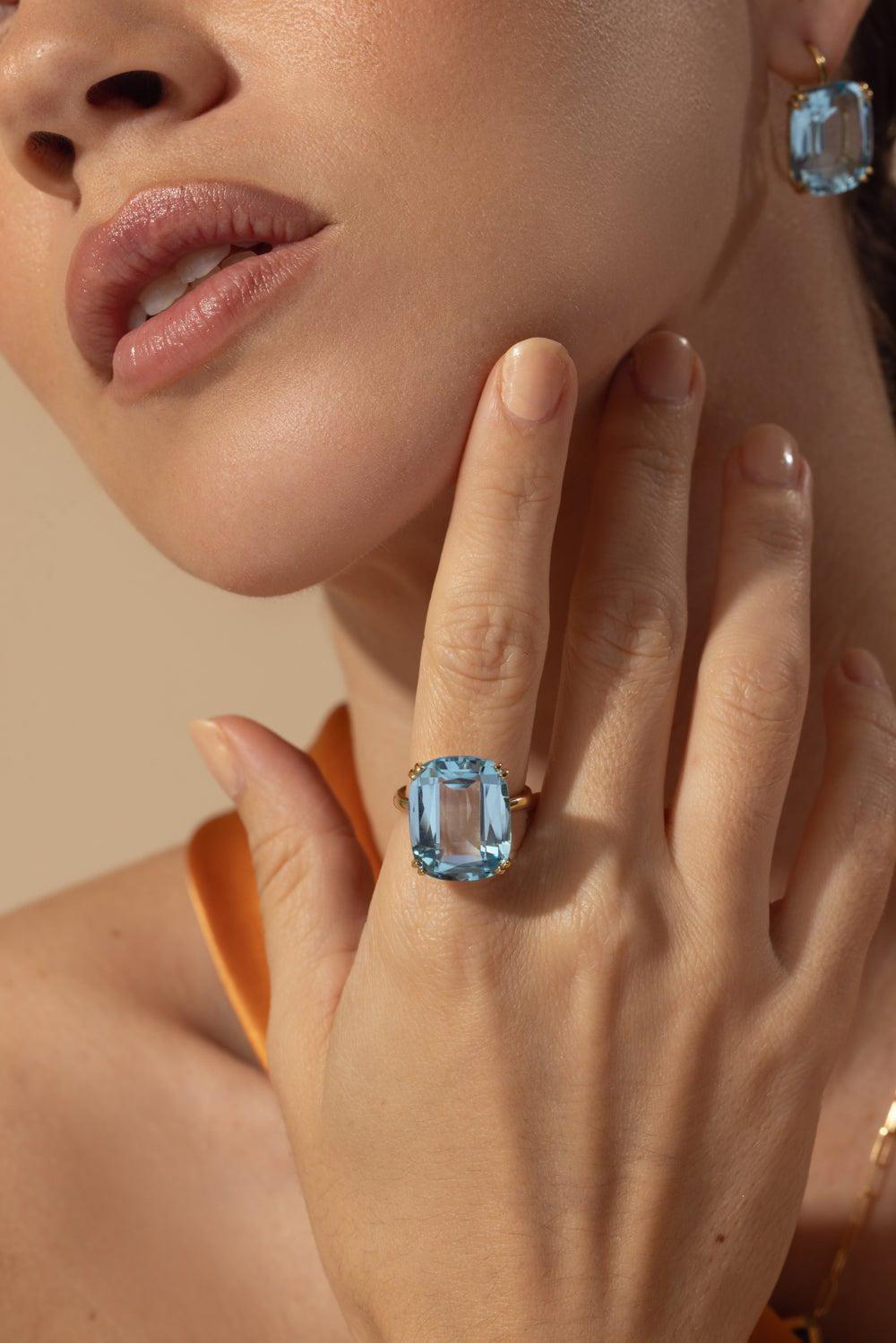 GOSHWARA-Blue Topaz Cushion Ring-YELLOW GOLD