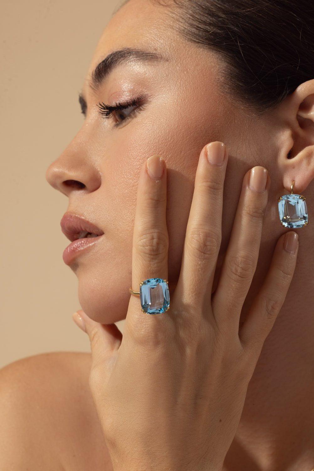 GOSHWARA-Blue Topaz Cushion Ring-YELLOW GOLD