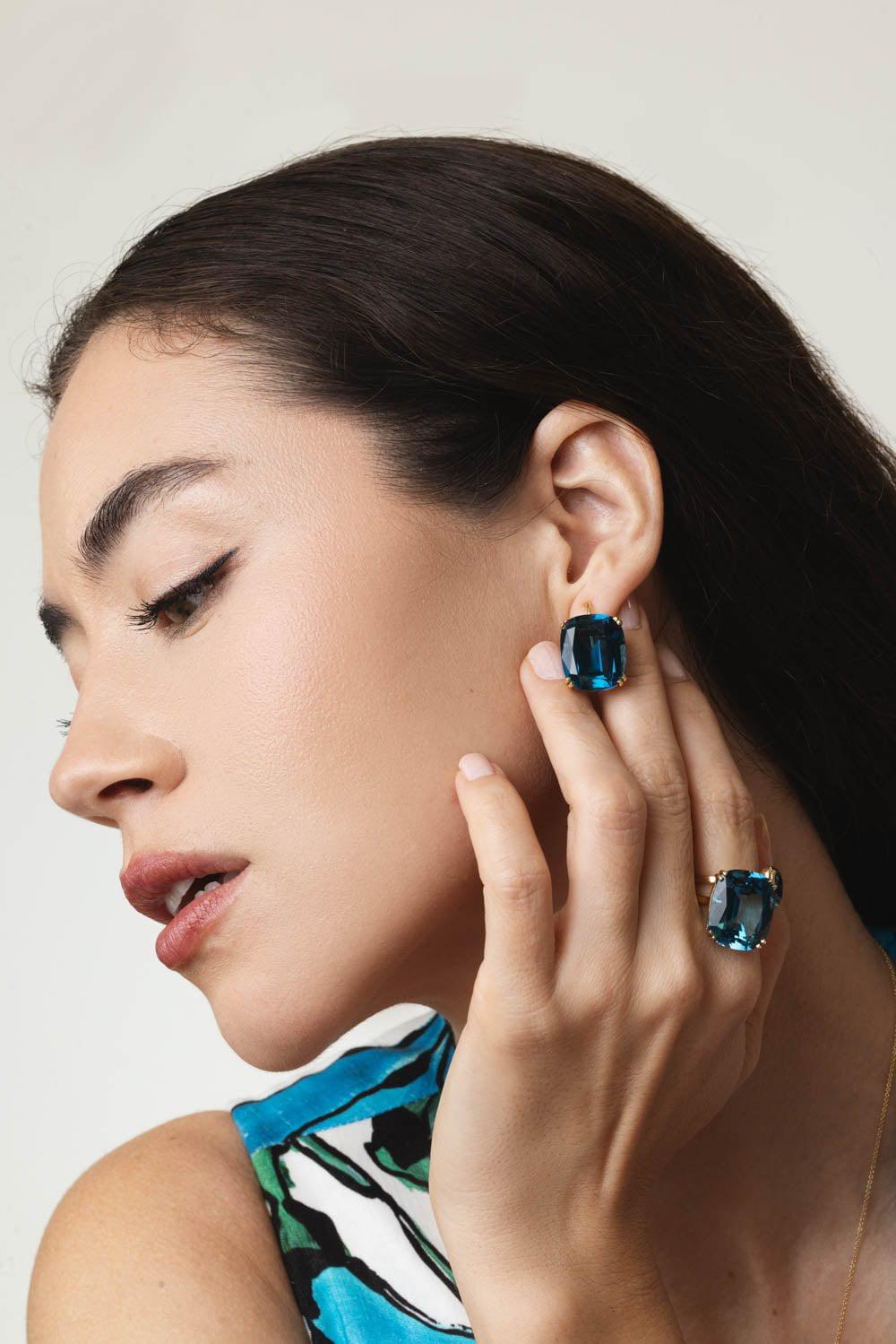 GOSHWARA-Gossip Blue Topaz Cushion Ring-YELLOW GOLD