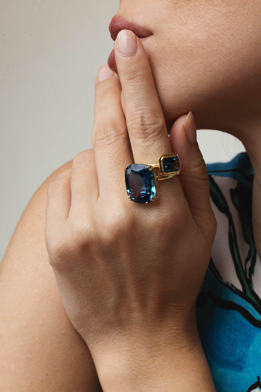 GOSHWARA-Gossip Blue Topaz Cushion Ring-YELLOW GOLD