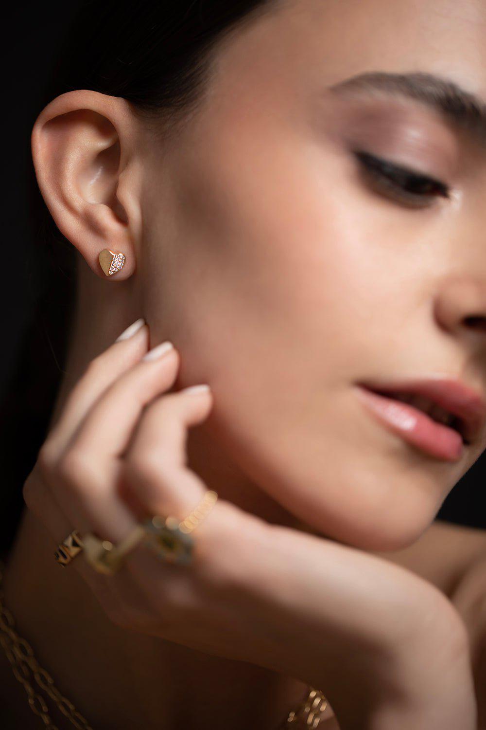 HARWELL GODFREY-Knife Edge Heart Studs-YELLOW GOLD