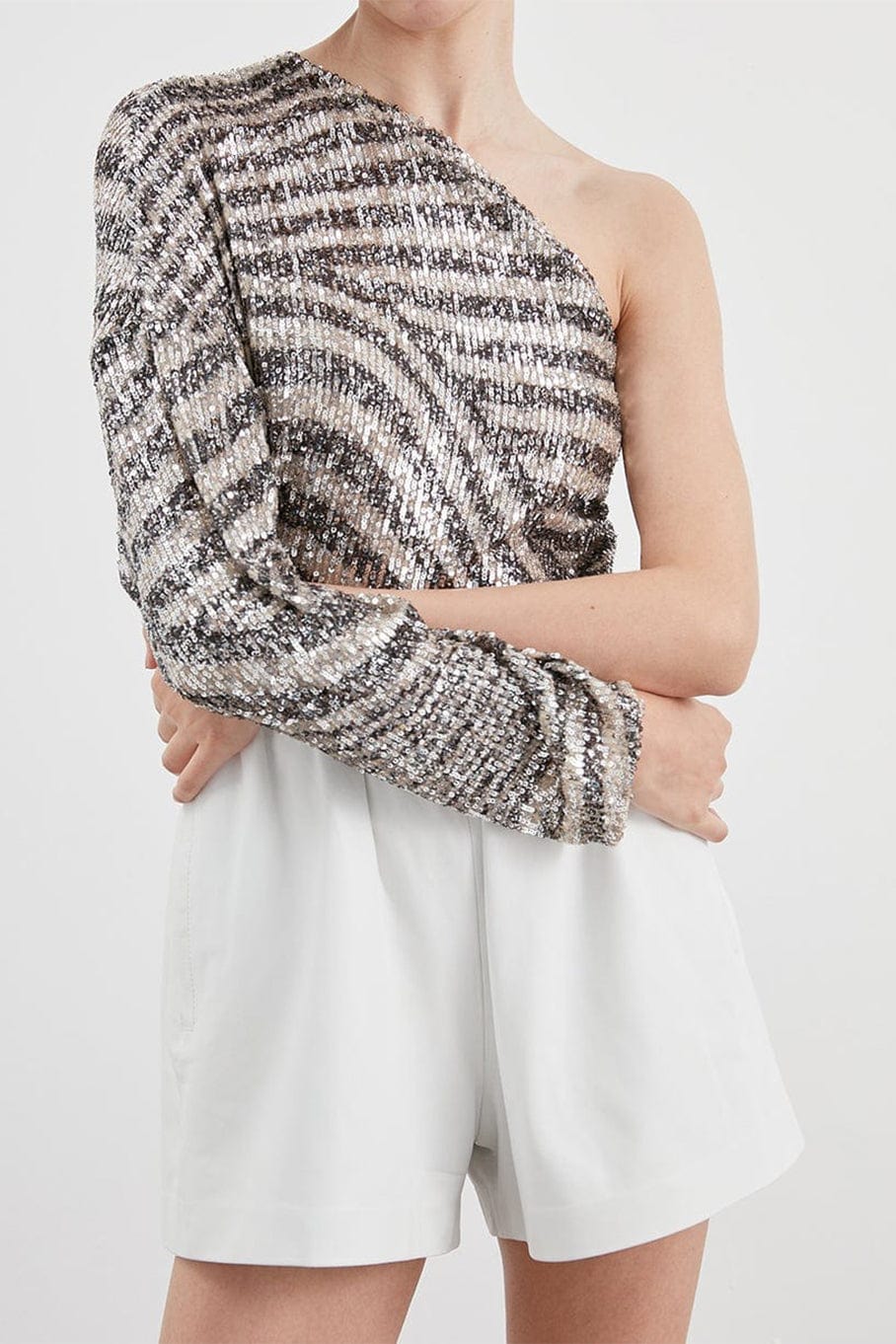 IN THE MOOD FOR LOVE-Asymmetric Linear Print Top-