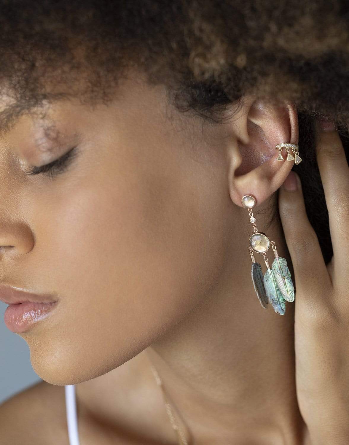 JACQUIE AICHE-Trillion Diamond Shaker Earcuff-YELLOW GOLD