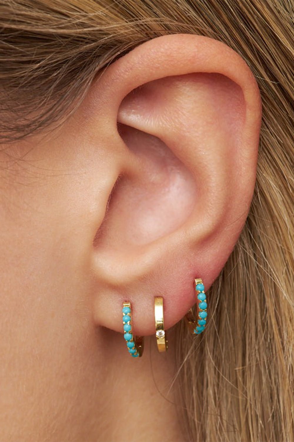 JENNIFER MEYER-Small Turquoise Huggie Earrings-YELLOW GOLD