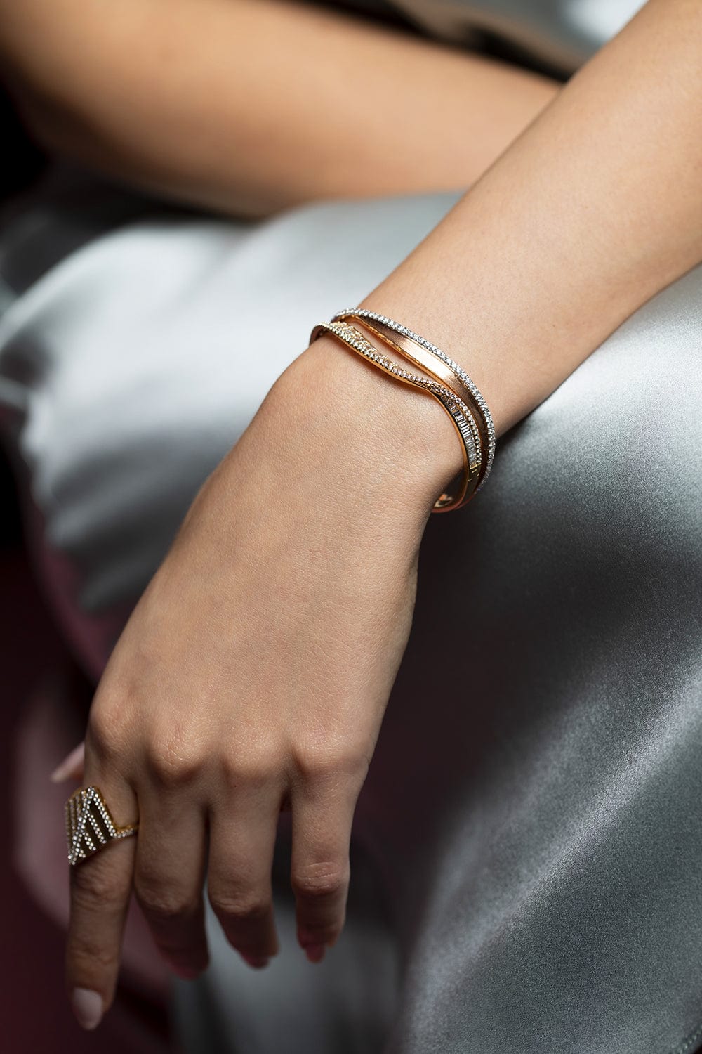 KAVANT & SHARART-Diamond Talay Flow Wave Bangle-YELLOW GOLD