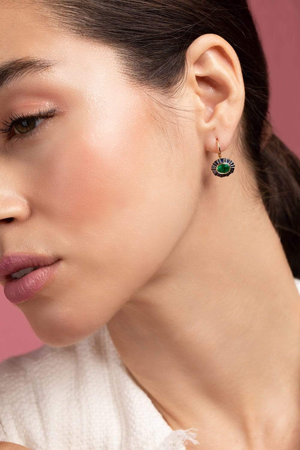 KAVANT & SHARART-Emerald and Blue Saphire Classic 64 Twist Oval Earrings-YELLOW GOLD