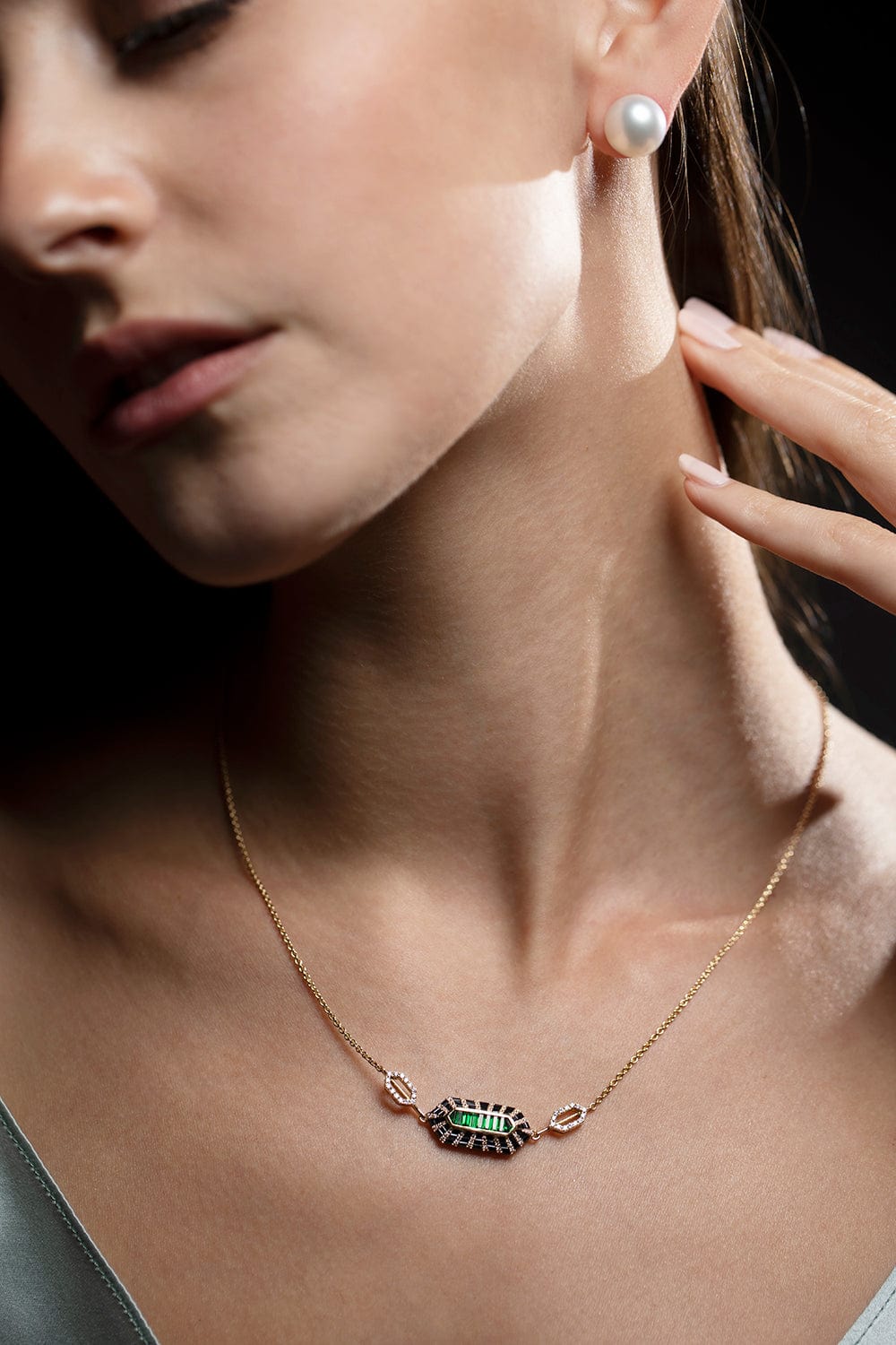 KAVANT & SHARART-Tsavorite and Black Sapphire Twist Art Deco Necklace-YELLOW GOLD