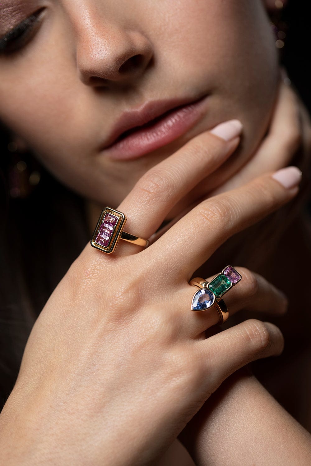 KAVANT & SHARART-Sapphire and Emerald Twist Trilogy Ring-YELLOW GOLD