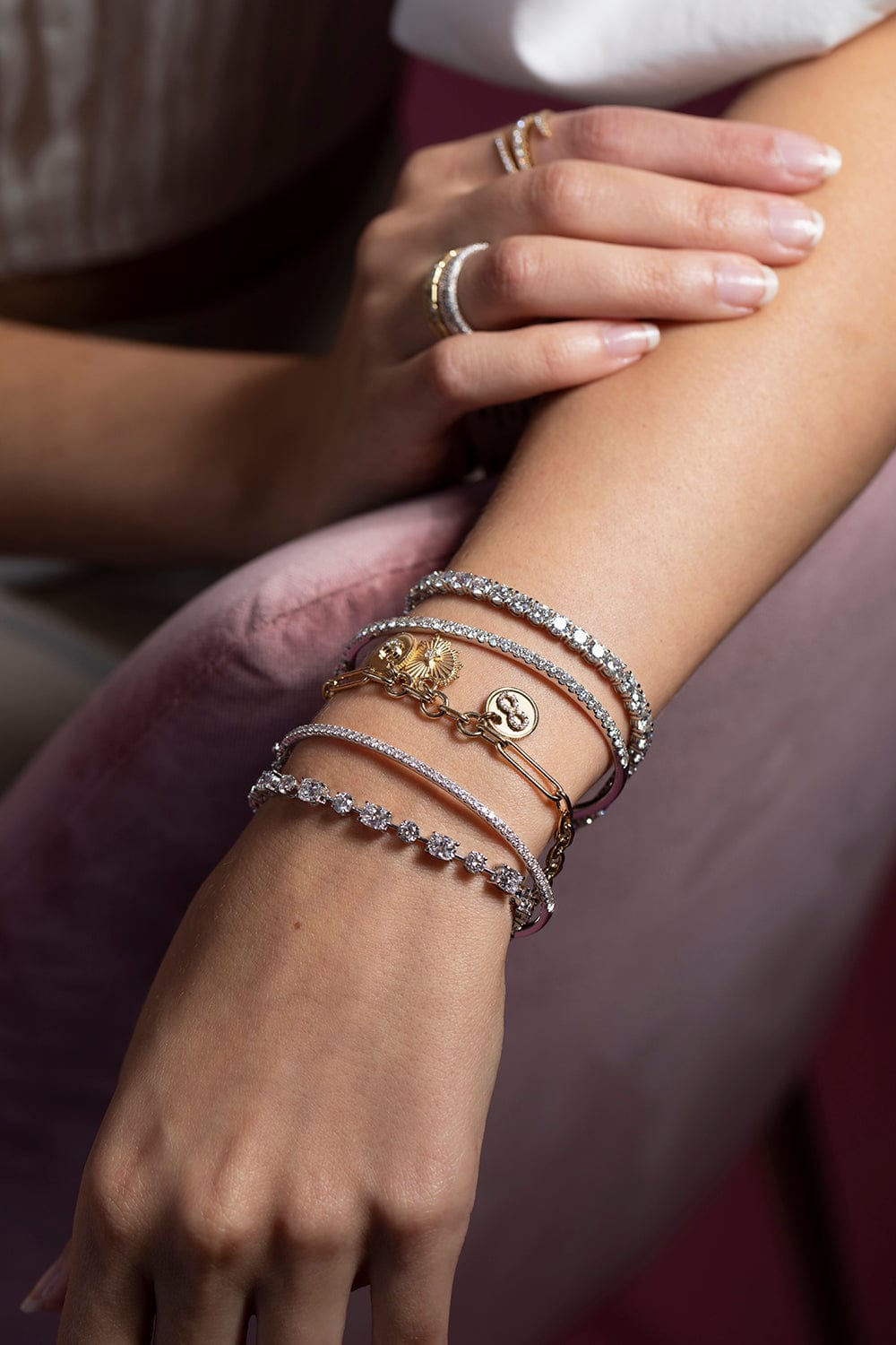 KWIAT-Alternating Cushion and Round Diamond Bracelet-PLAT