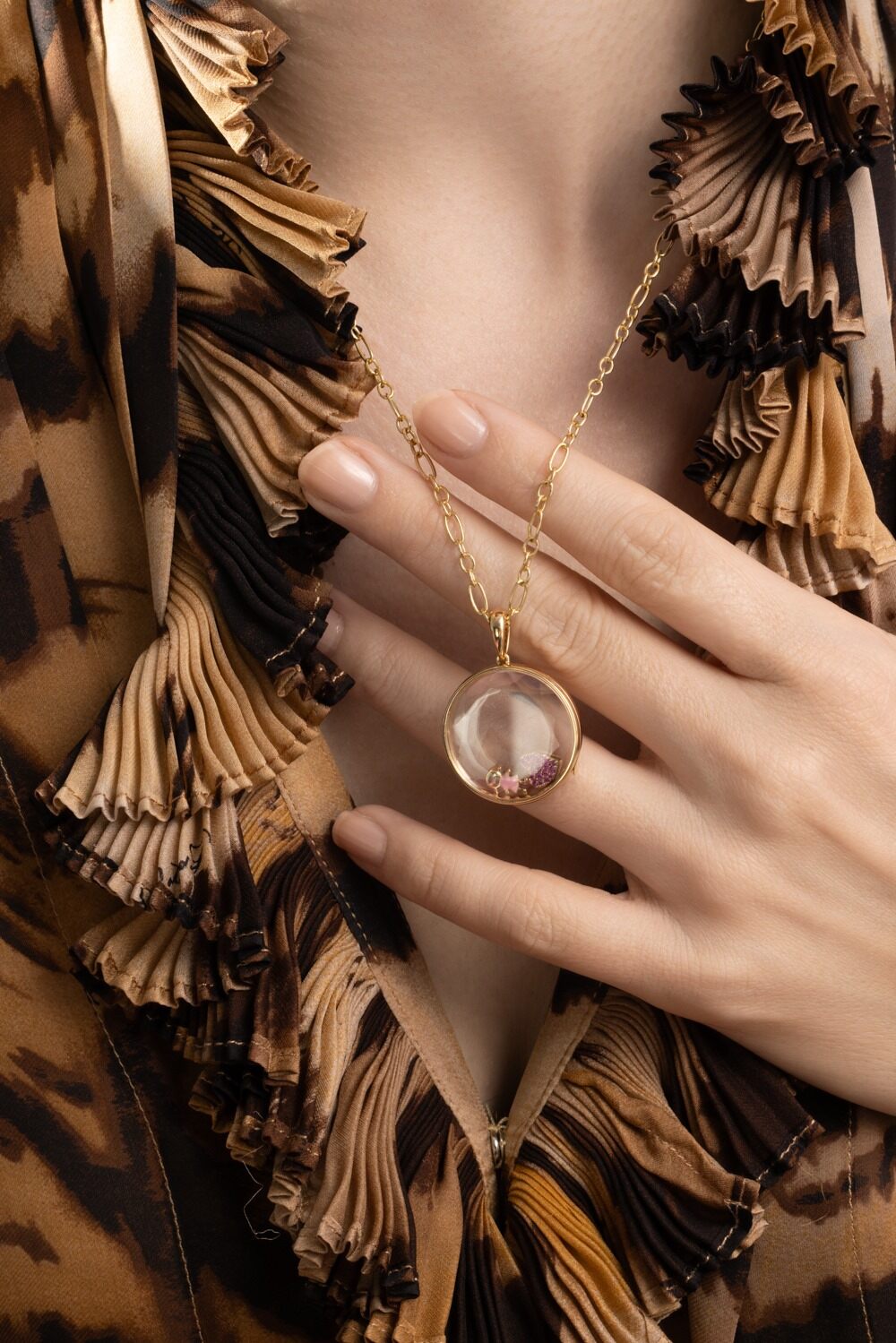 Round Large Locket Figaro Chain Necklace-YELLOW GOLD-22-JEWELRYFINE JEWELNECKLACE O-LOQUET