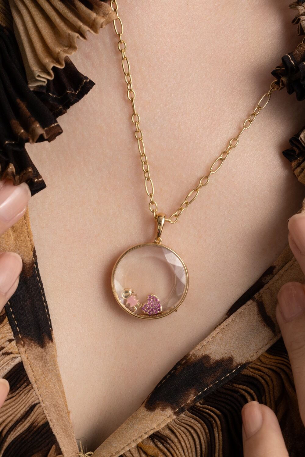 Round Large Locket Figaro Chain Necklace-YELLOW GOLD-22-JEWELRYFINE JEWELNECKLACE O-LOQUET