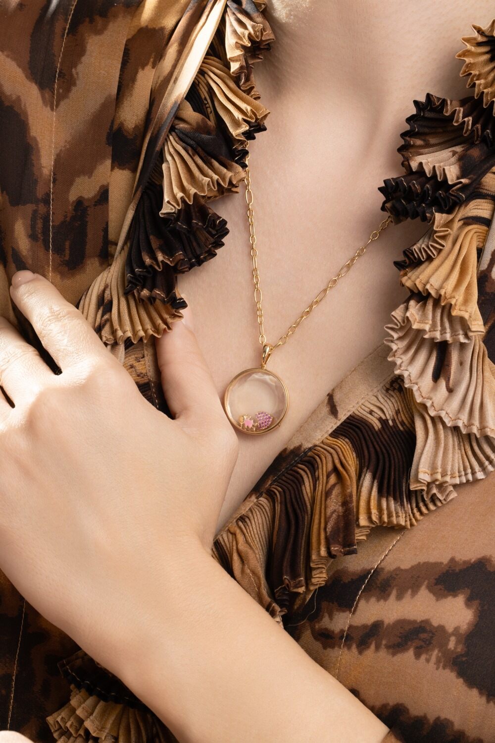 Round Large Locket Figaro Chain Necklace-YELLOW GOLD-22-JEWELRYFINE JEWELNECKLACE O-LOQUET