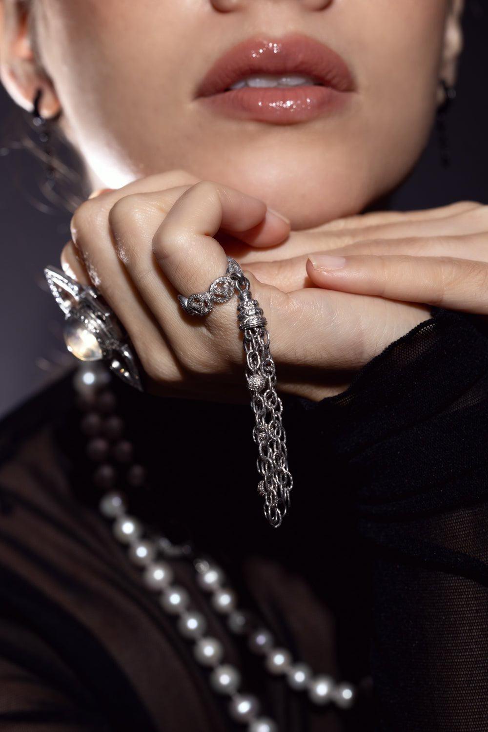 LOREE RODKIN-Tiny Tassel Band Ring-WHITE GOLD