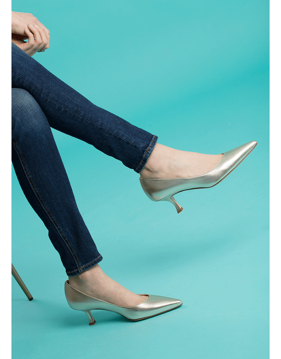 MANOLO BLAHNIK-Srila Leather Pump-