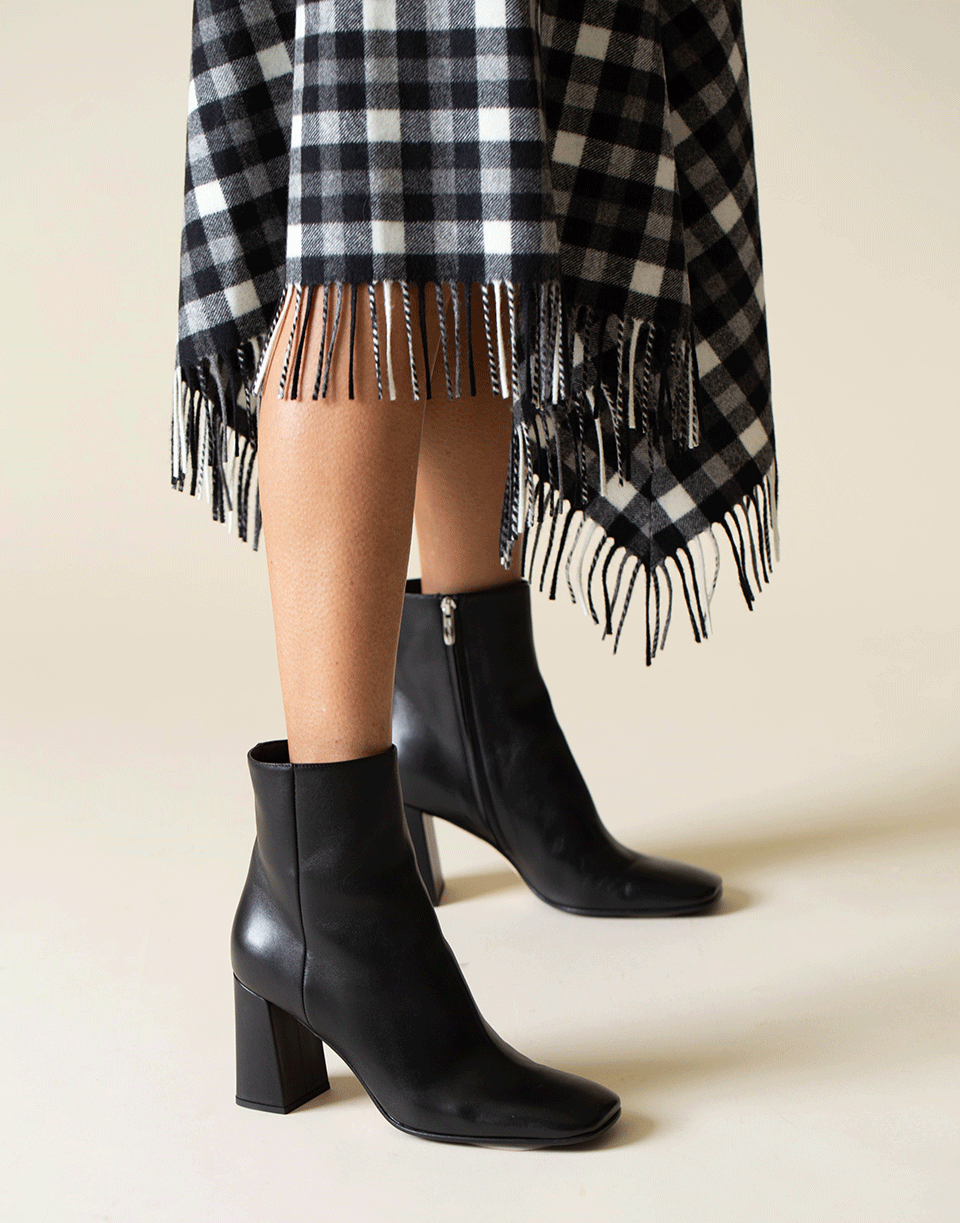 MICHAEL KORS-Black and White Asymmetric Fringe Belted Dress-