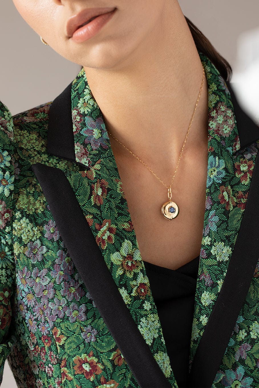 MONICA RICH KOSANN-Round Blue Sapphire Locket Necklace-YELLOW GOLD