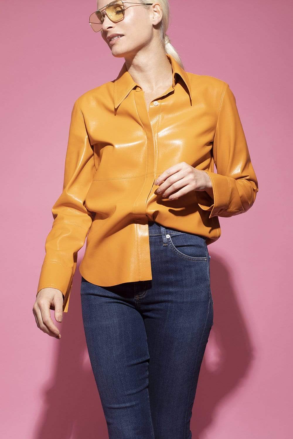 NANUSHKA-Naum top-