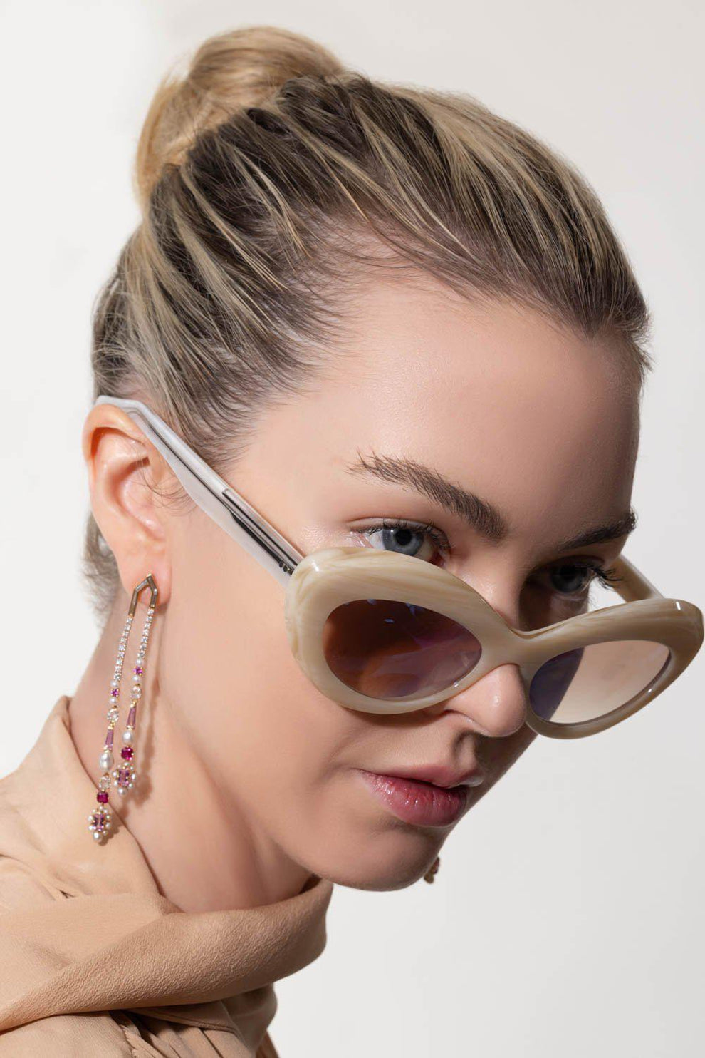 1968C Sunglasses - Beige Tan | OLIVER PEOPLES – Marissa  display picture 2