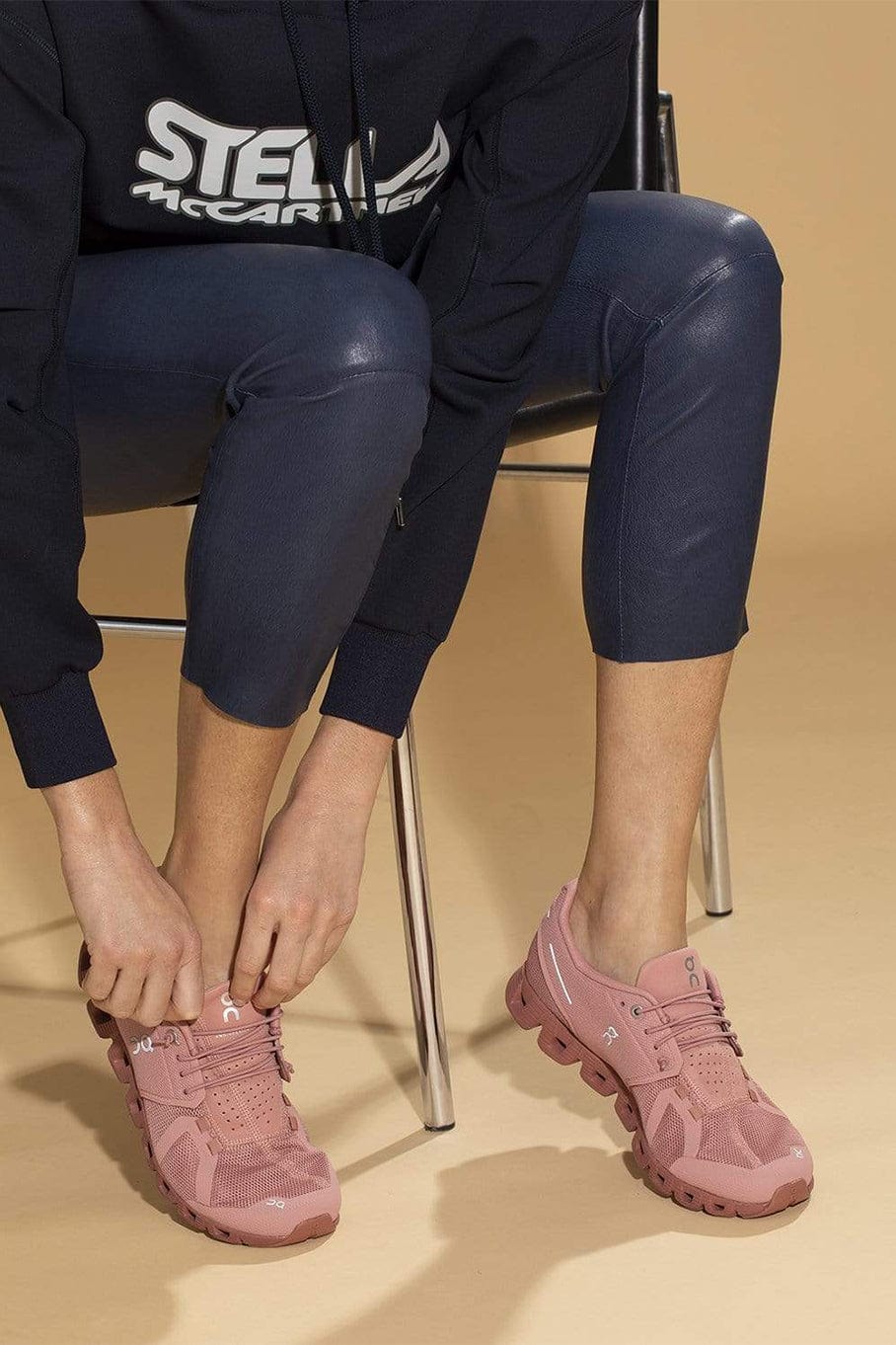 ON RUNNING-Cloud Monochrome Running Shoe - Rose-