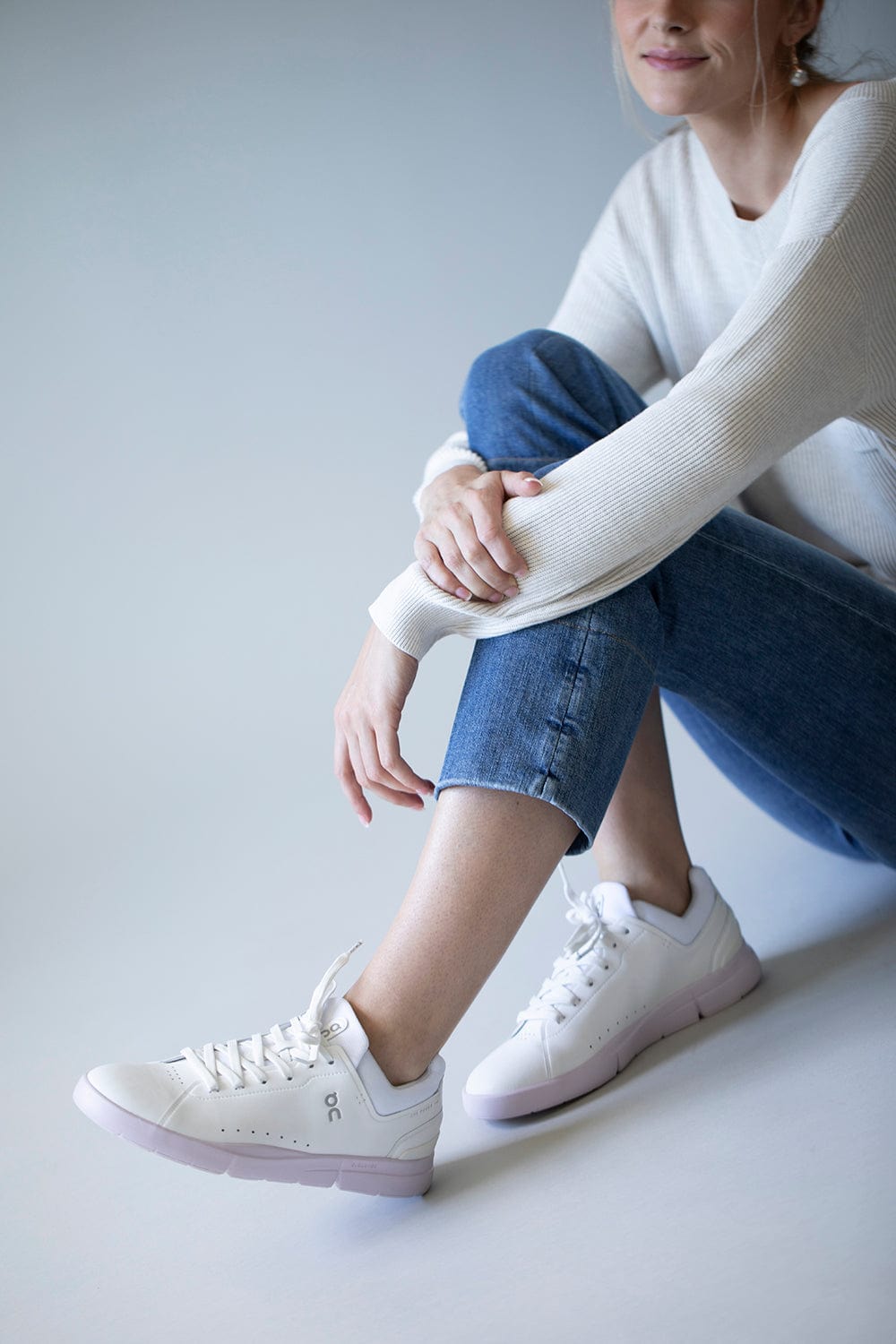 ON RUNNING-The Roger Advantage Sneaker - White Lily-