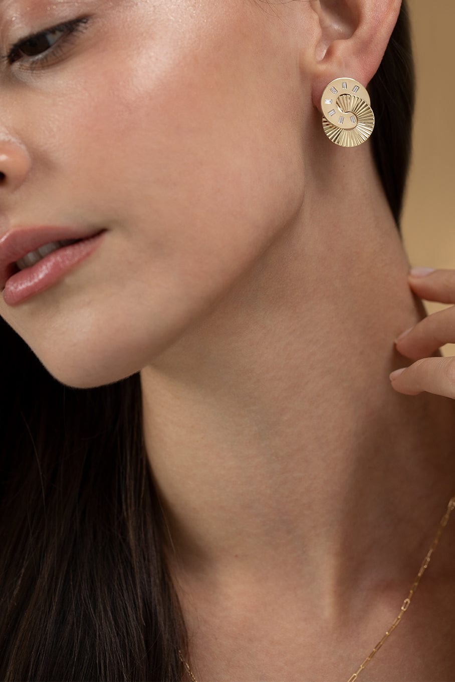 PHILLIPS HOUSE-Baguette Diamond Aura Interlocking Stud-YELLOW GOLD