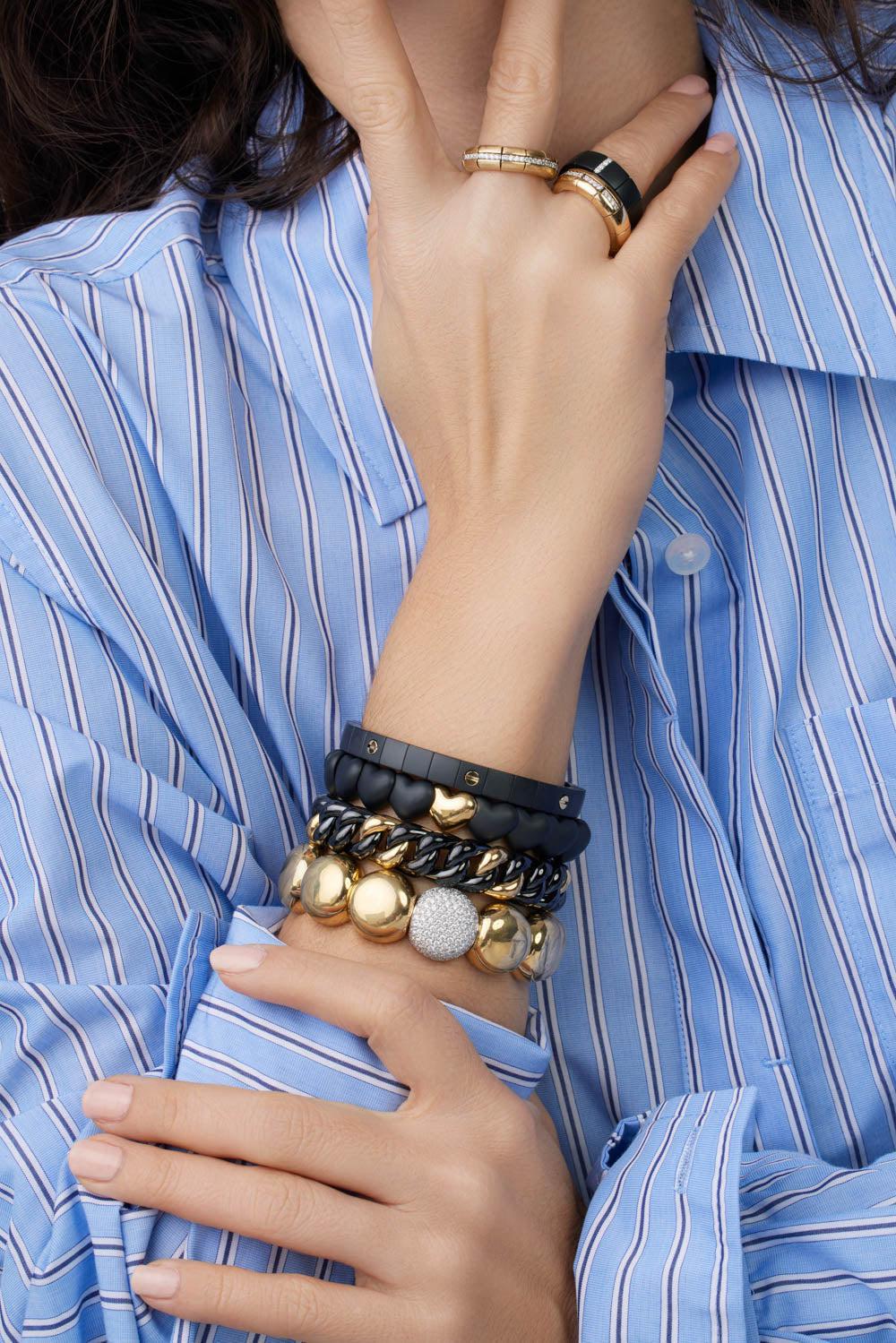 Matte Black Ceramic Gold Heart Bracelet-YELLOW GOLD-JEWELRYFINE JEWELBRACELET O-ROBERTO DEMEGLIO