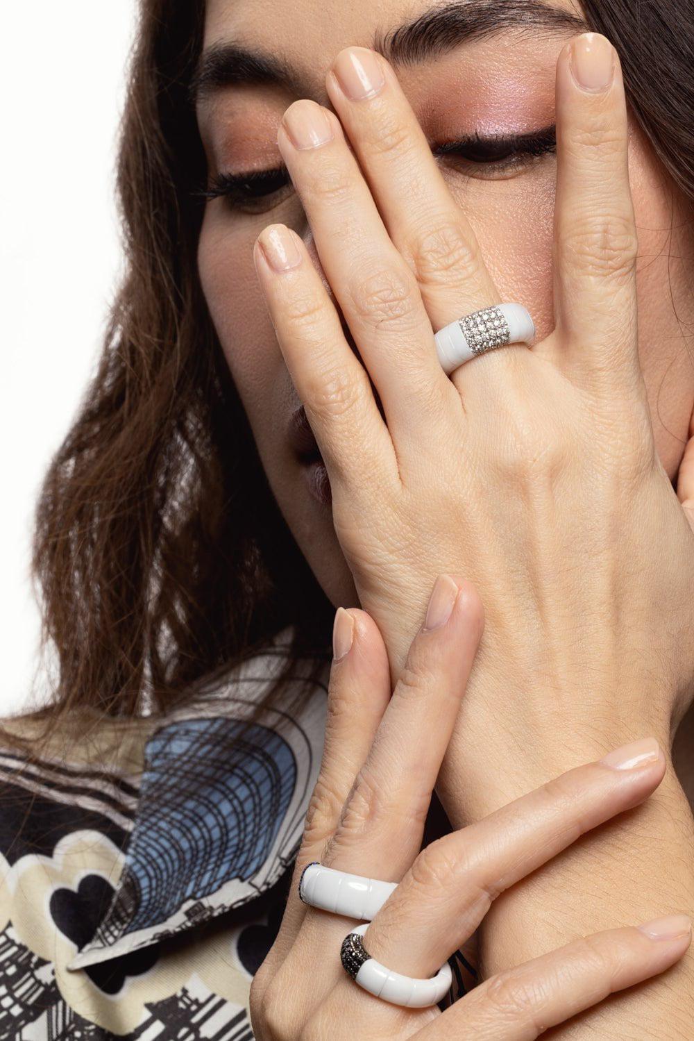 ROBERTO DEMEGLIO-White Ceramic Blue Sapphire Bar Pura Ring-WHITE GOLD