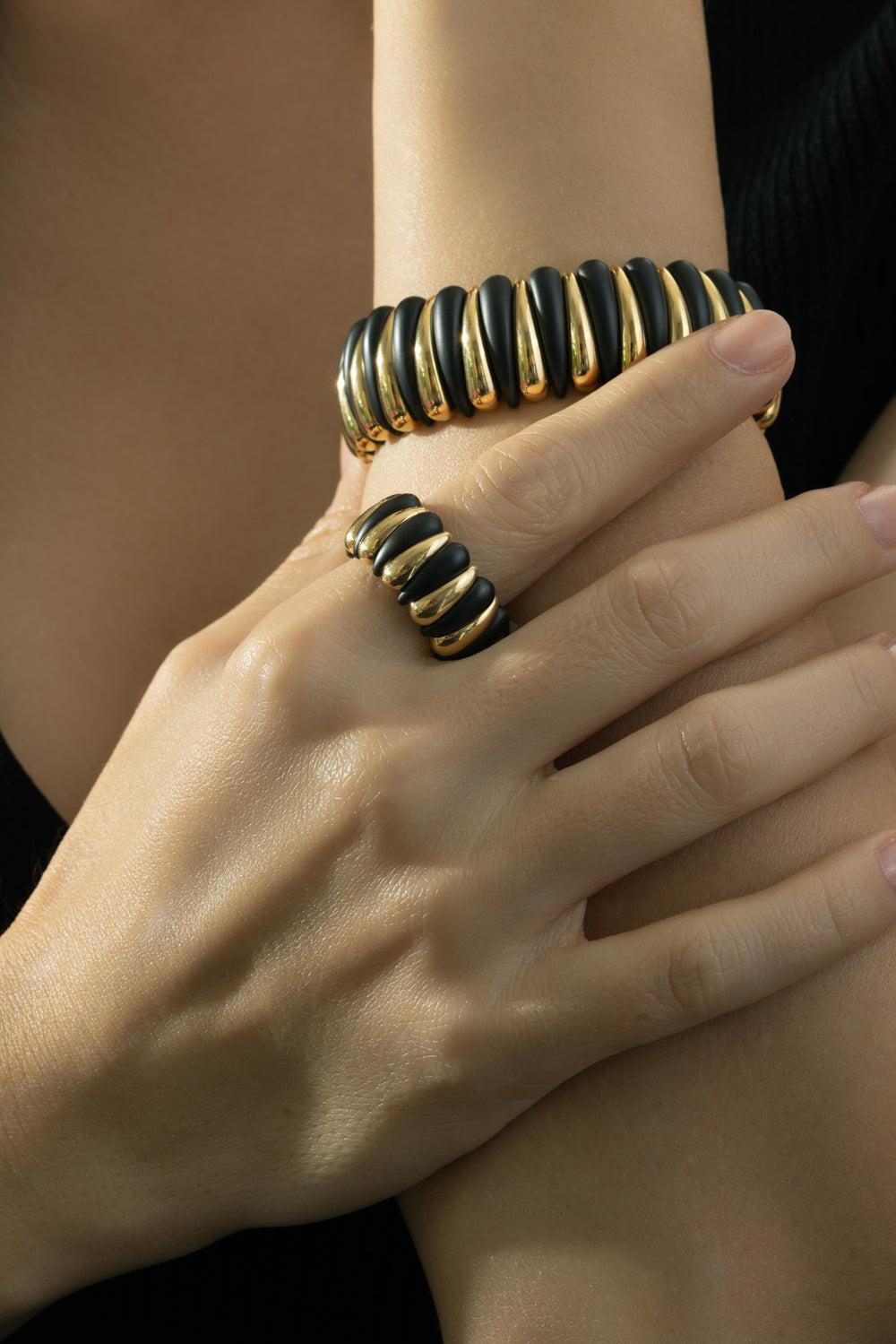 Alternating Matte Black Ceramic Artiglio Stretch Ring-YELLOW GOLD-7-JEWELRYFINE JEWELRING-ROBERTO DEMEGLIO