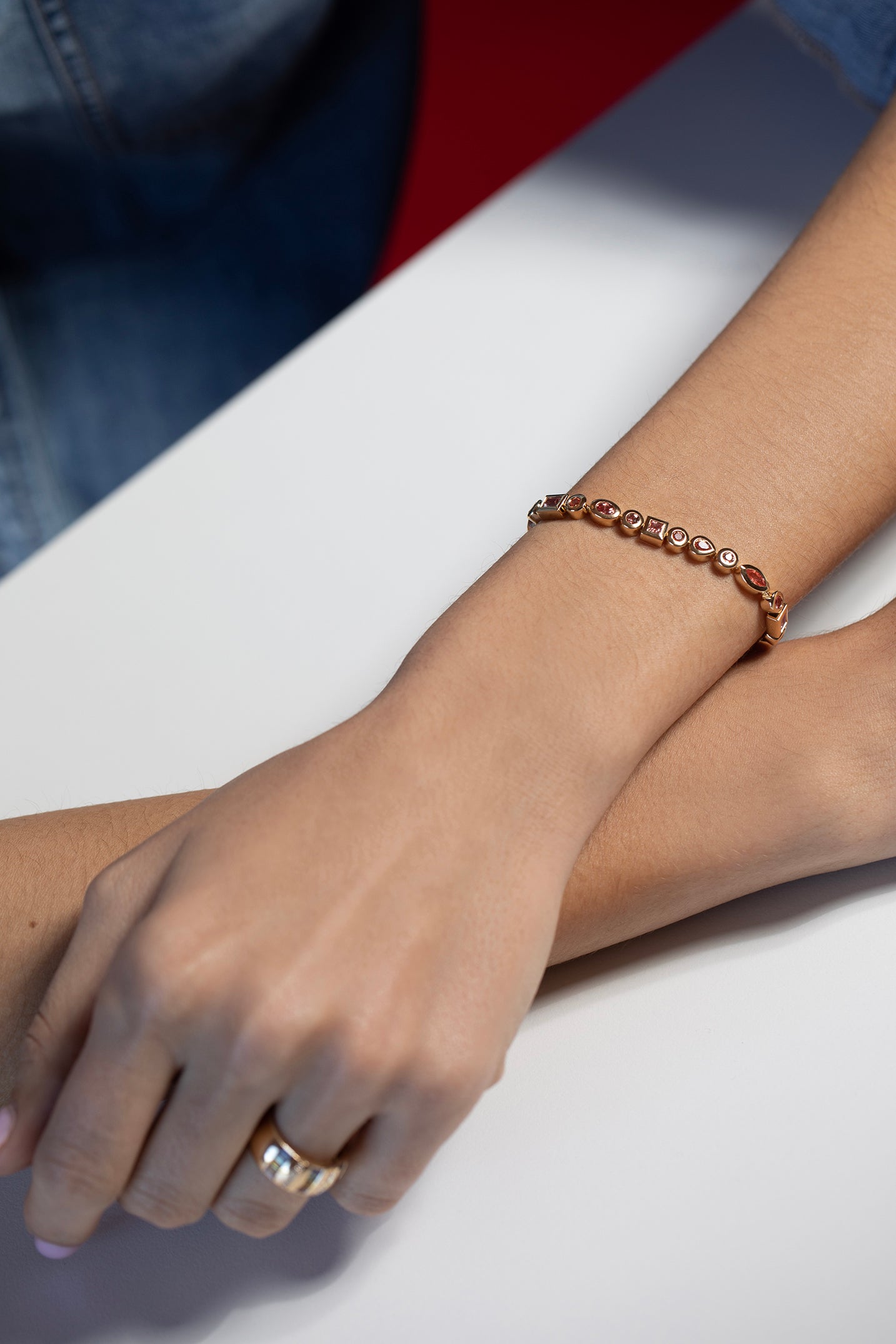 SORELLINA-Bezel Tennis Bracelet - Sapphire-YELLOW GOLD