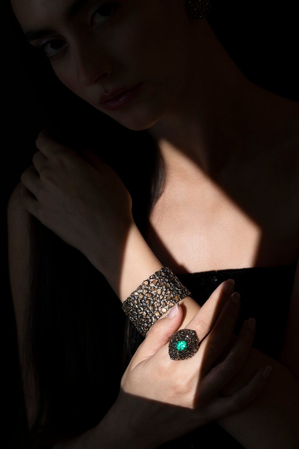 SUTRA-Emerald and Diamond Ring-BLACK GOLD