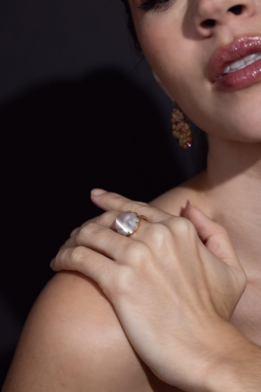 SUTRA-Moonstone Ring-YELLOW GOLD