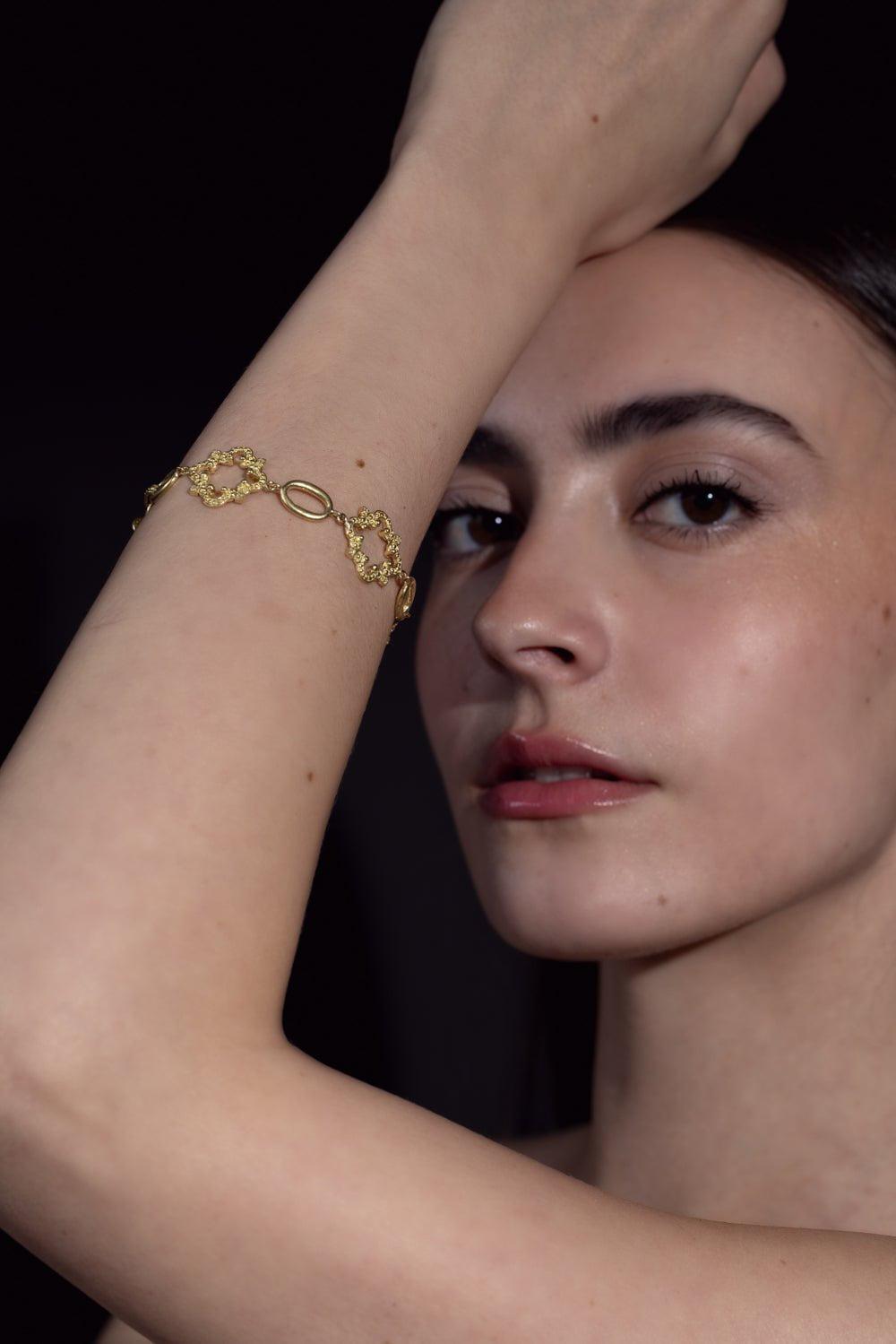 TANYA FARAH-Oval Link Toggle Bracelet-YELLOW GOLD