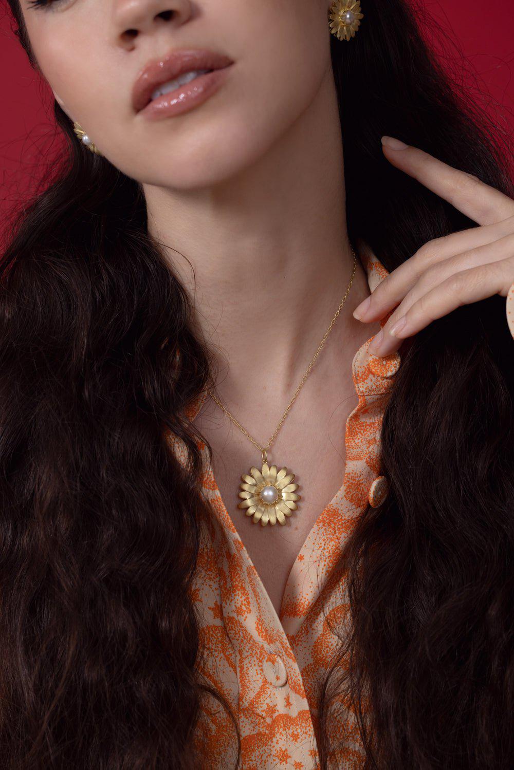 TANYA FARAH-Daisy Pearl Large Charm-YELLOW GOLD