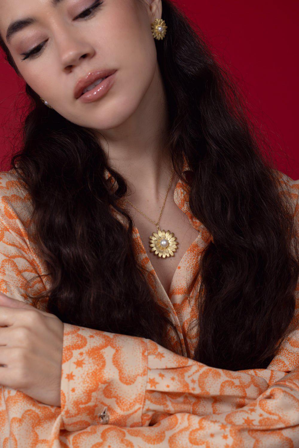 TANYA FARAH-Daisy Pearl Large Charm-YELLOW GOLD