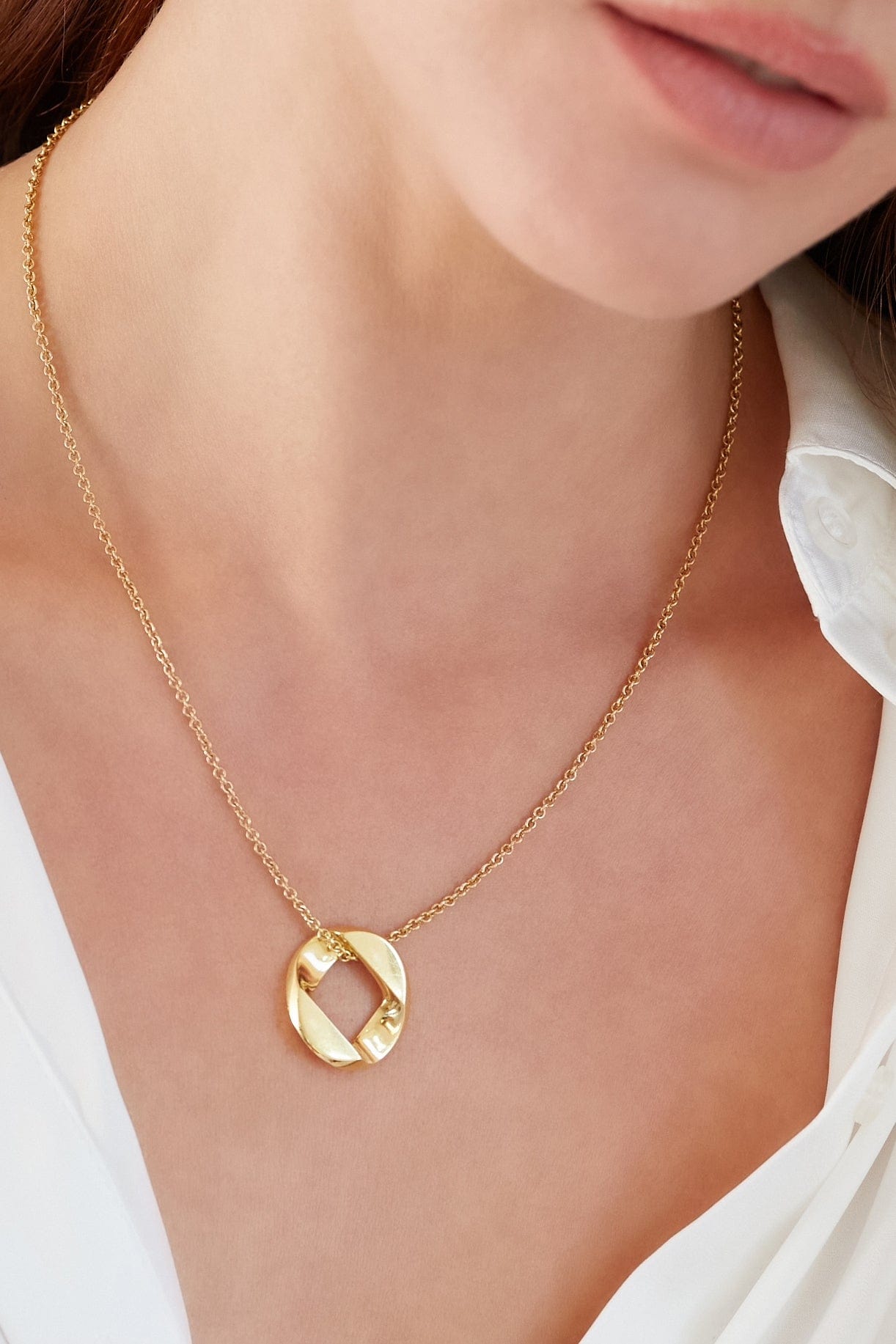 VERDURA-Curb-Link Pendant Necklace-YELLOW GOLD