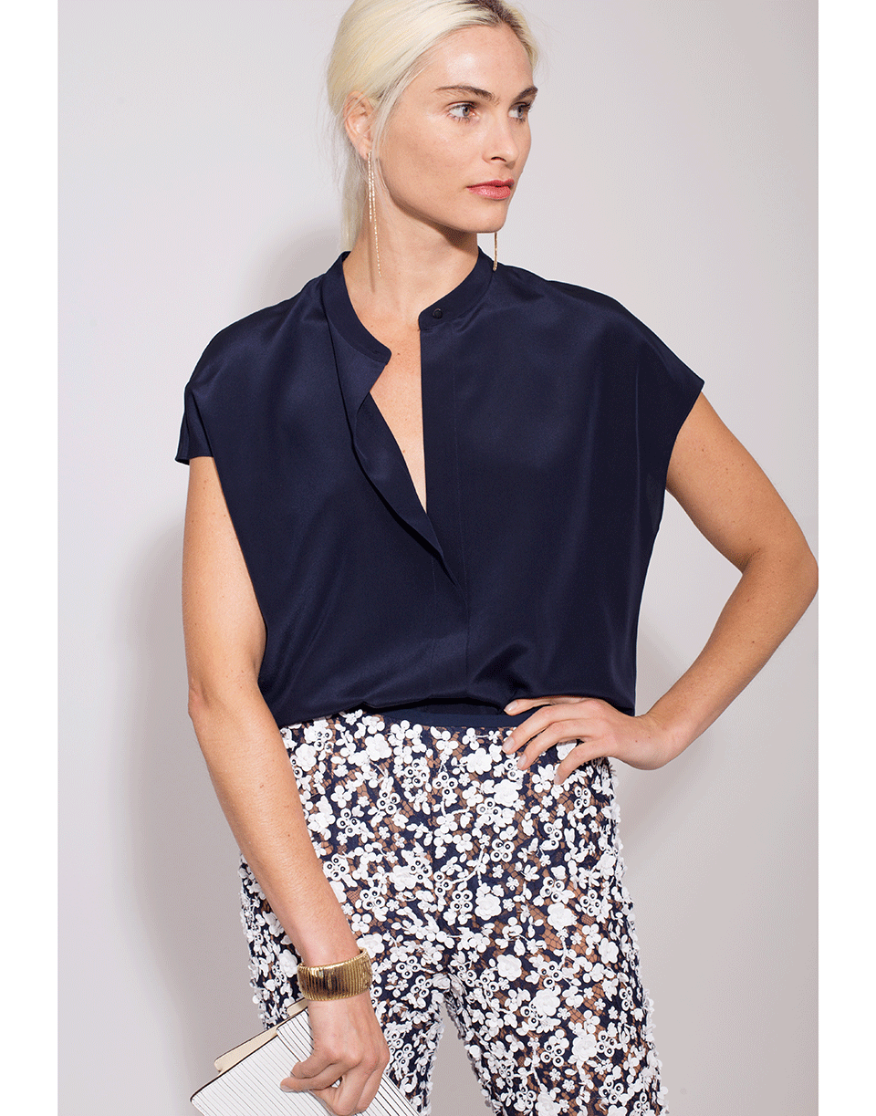 VINCE-Marine Back Slit Popover Blouse-